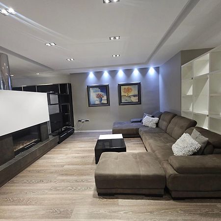 Aura Skanderbeg Square Apartments Tirana Bagian luar foto