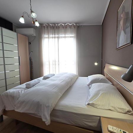Aura Skanderbeg Square Apartments Tirana Bagian luar foto