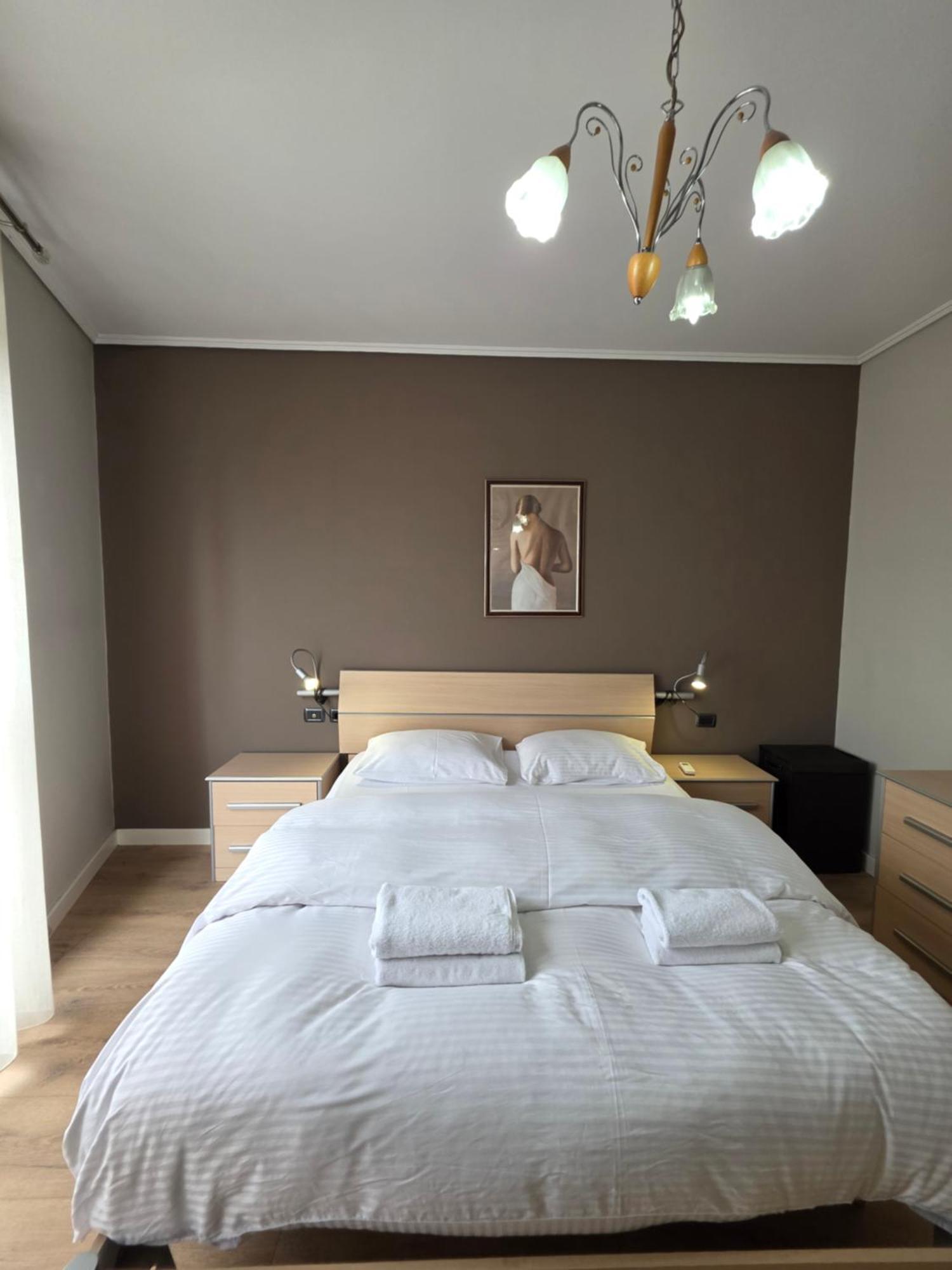 Aura Skanderbeg Square Apartments Tirana Bagian luar foto